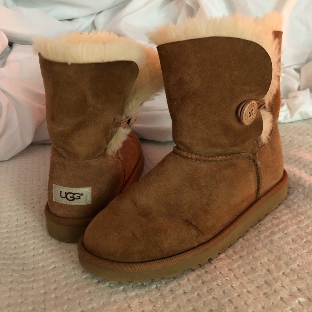UGGs - Picture 3 of 8